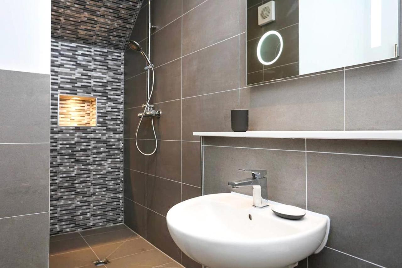 Ultra Modern, Stylish Apartment Next To Princes St Единбург Екстер'єр фото