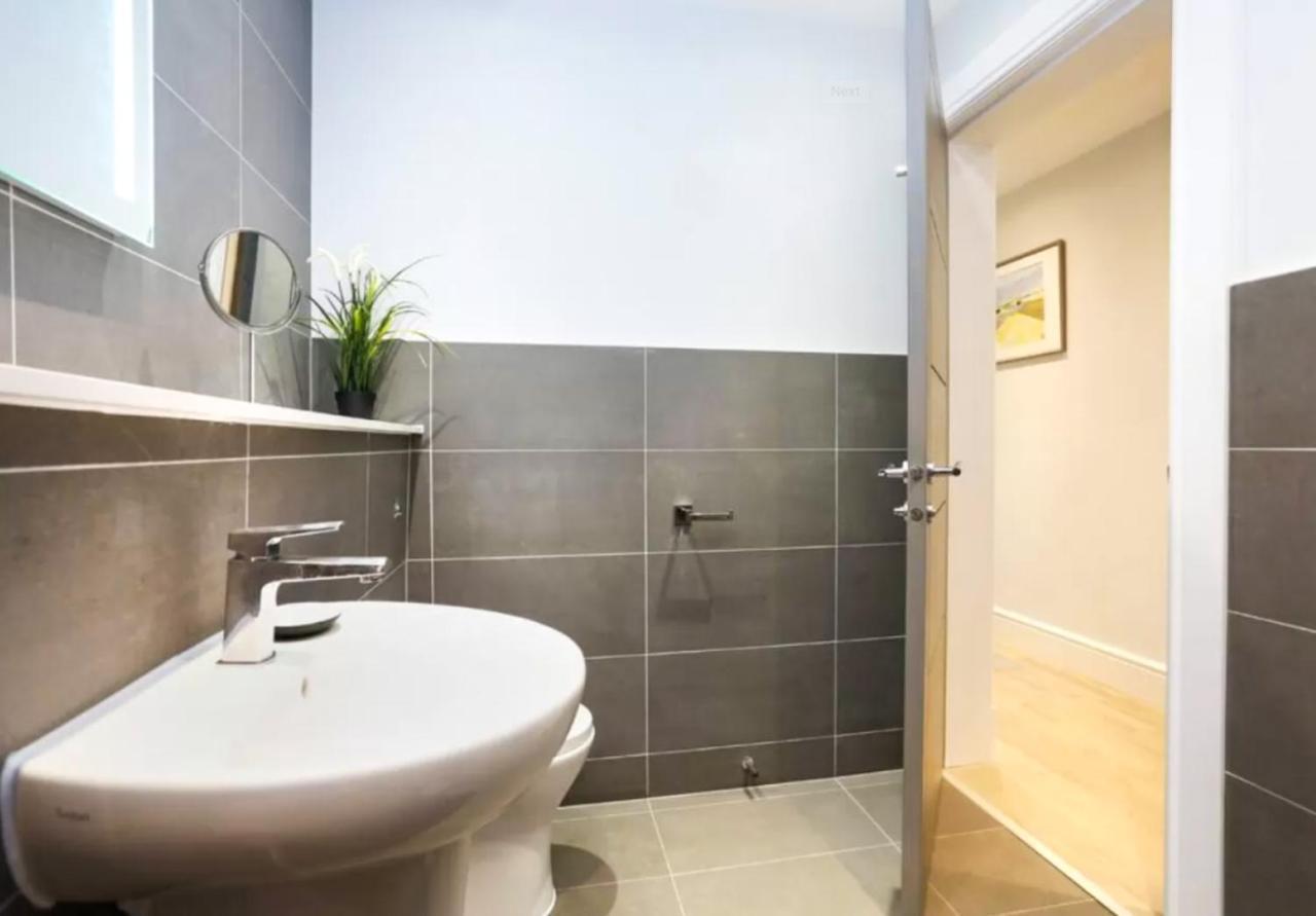 Ultra Modern, Stylish Apartment Next To Princes St Единбург Екстер'єр фото