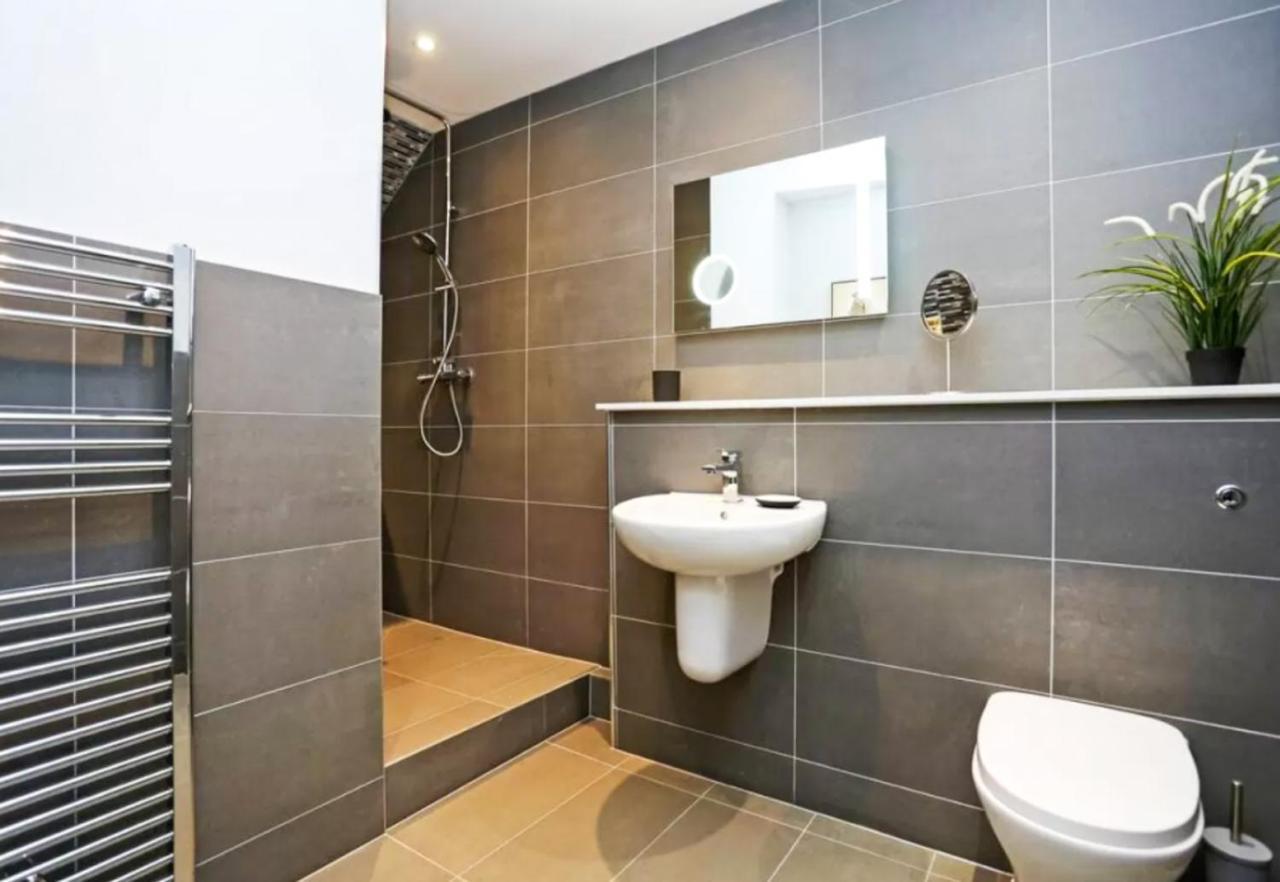 Ultra Modern, Stylish Apartment Next To Princes St Единбург Екстер'єр фото